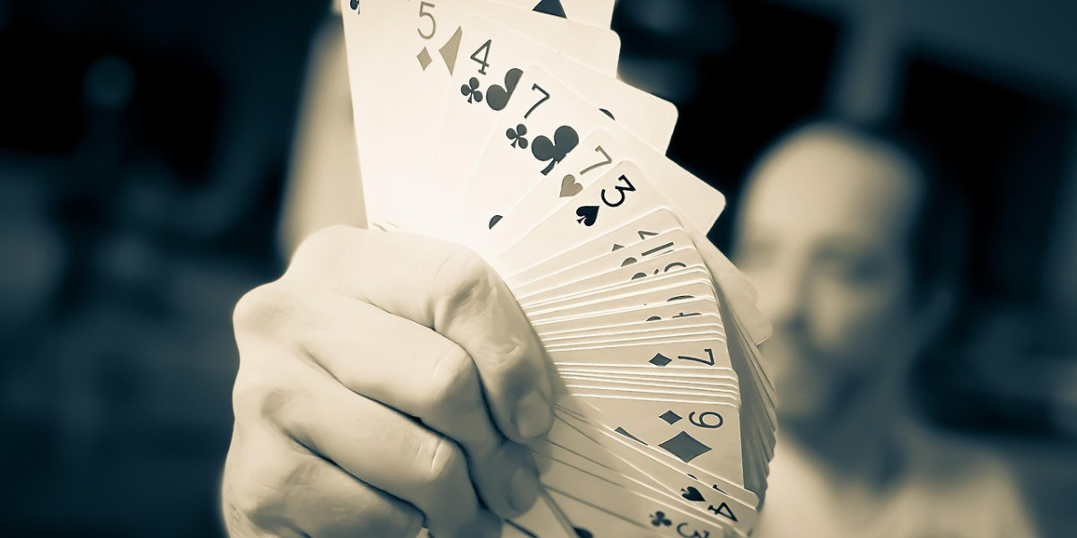 The Emergence of Esports Betting: Analyzing the Convergence of Traditional Gambling and Competitive Gaming Markets by 20